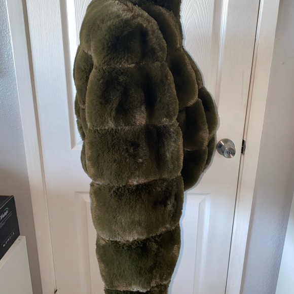 Olive Fur Coat- NEW - Picture 4 of 7